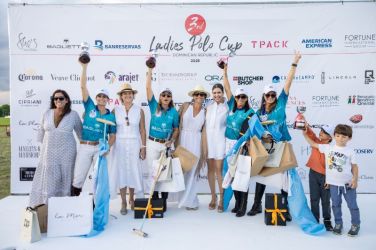 Primer Lugar Equipo Baglietto con trofeos.jpg