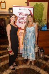 Claudia Malek y Luicelle González.jpg